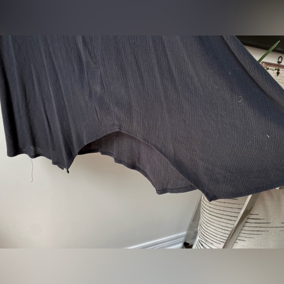 Black strappy floral embroidery asymmetric hem top - Picture 12 of 14